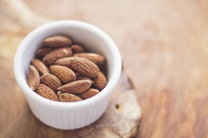 almonds-768699_640