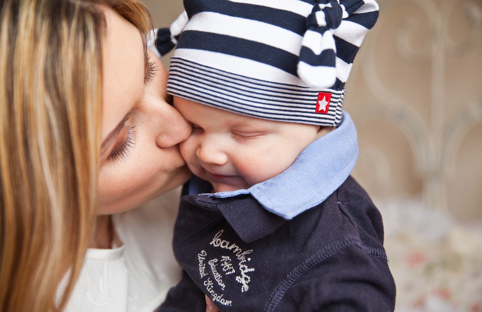 Foto #2 Madre beso