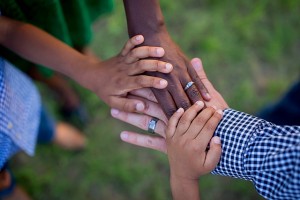 hands-1950985_640